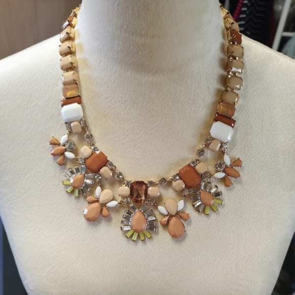 Daisy Angel necklace. New. - Picture 2 of 14